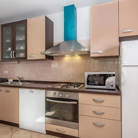 Apartment 3 Bedroom In Malinska