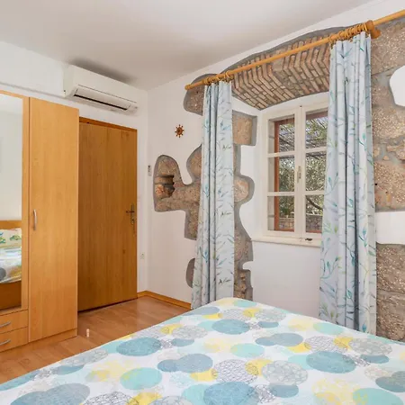 Apartmán 3 Bedroom Awesome In Malinska