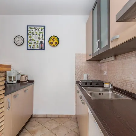 3 Bedroom In Apartment Malinska
