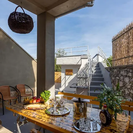 アパート 3 Bedroom Awesome In