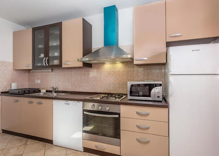 아파트 3 Bedroom Awesome In 말린스카