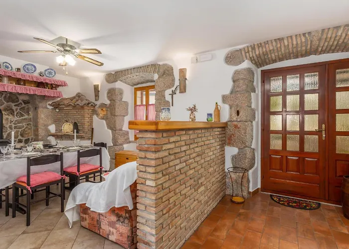 3 Bedroom Awesome In Apartament