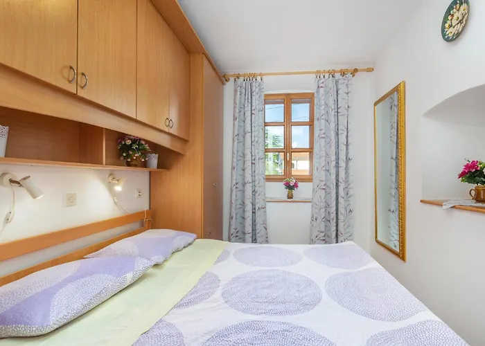 3 Bedroom Awesome In Apartament Malinska