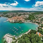 3 Bedroom Awesome In * Malinska